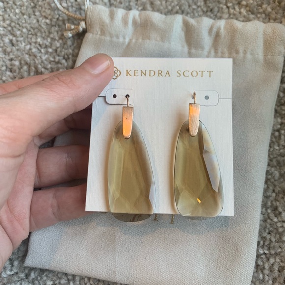 ❌SOLD❌ Kendra Scott Maize Earrings - Picture 2 of 3